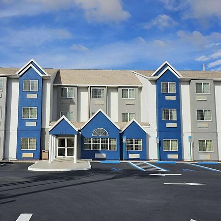Microtel Inn & Suites By Wyndham Bushnell Exterior photo
