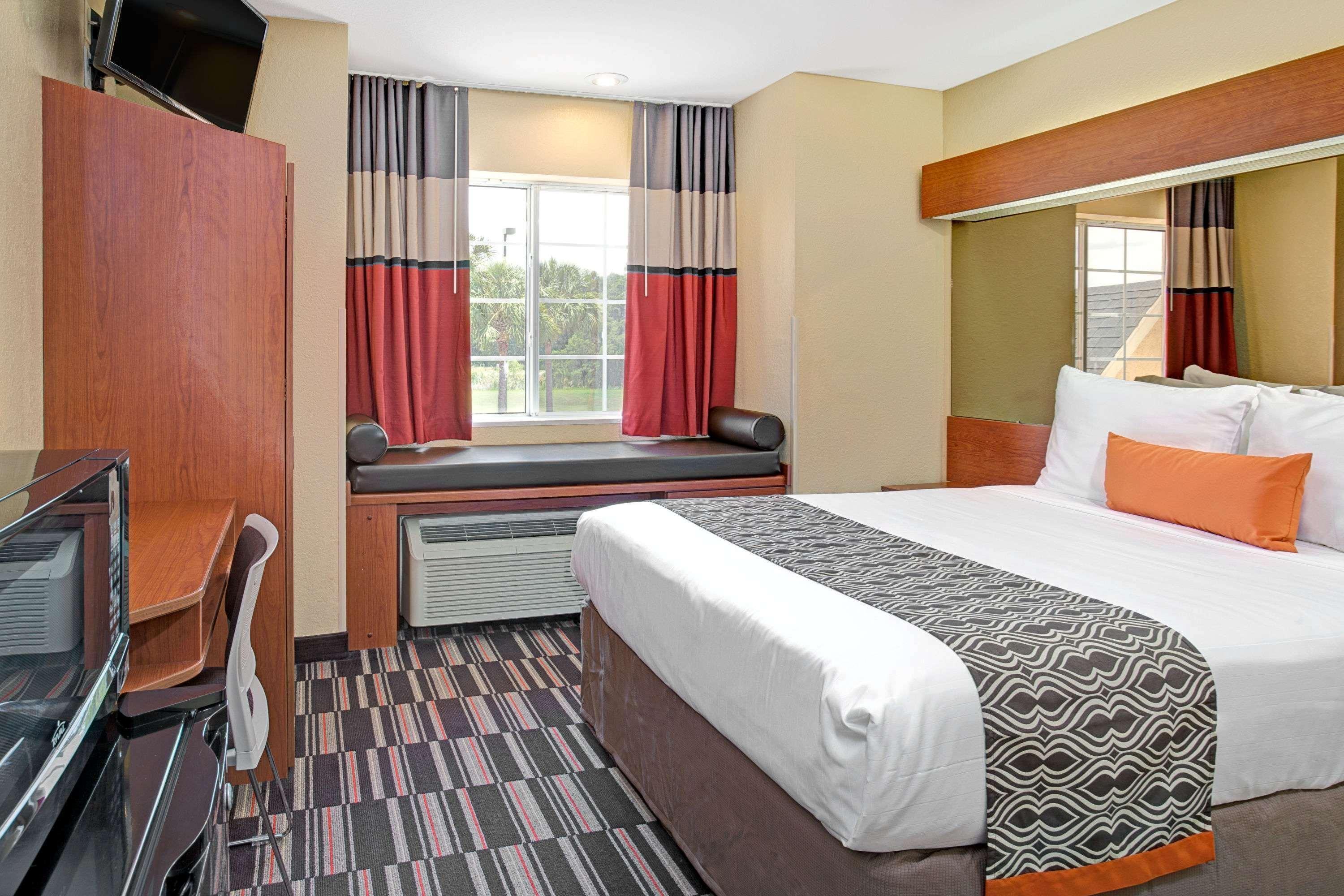 Microtel Inn & Suites By Wyndham Bushnell Exterior photo