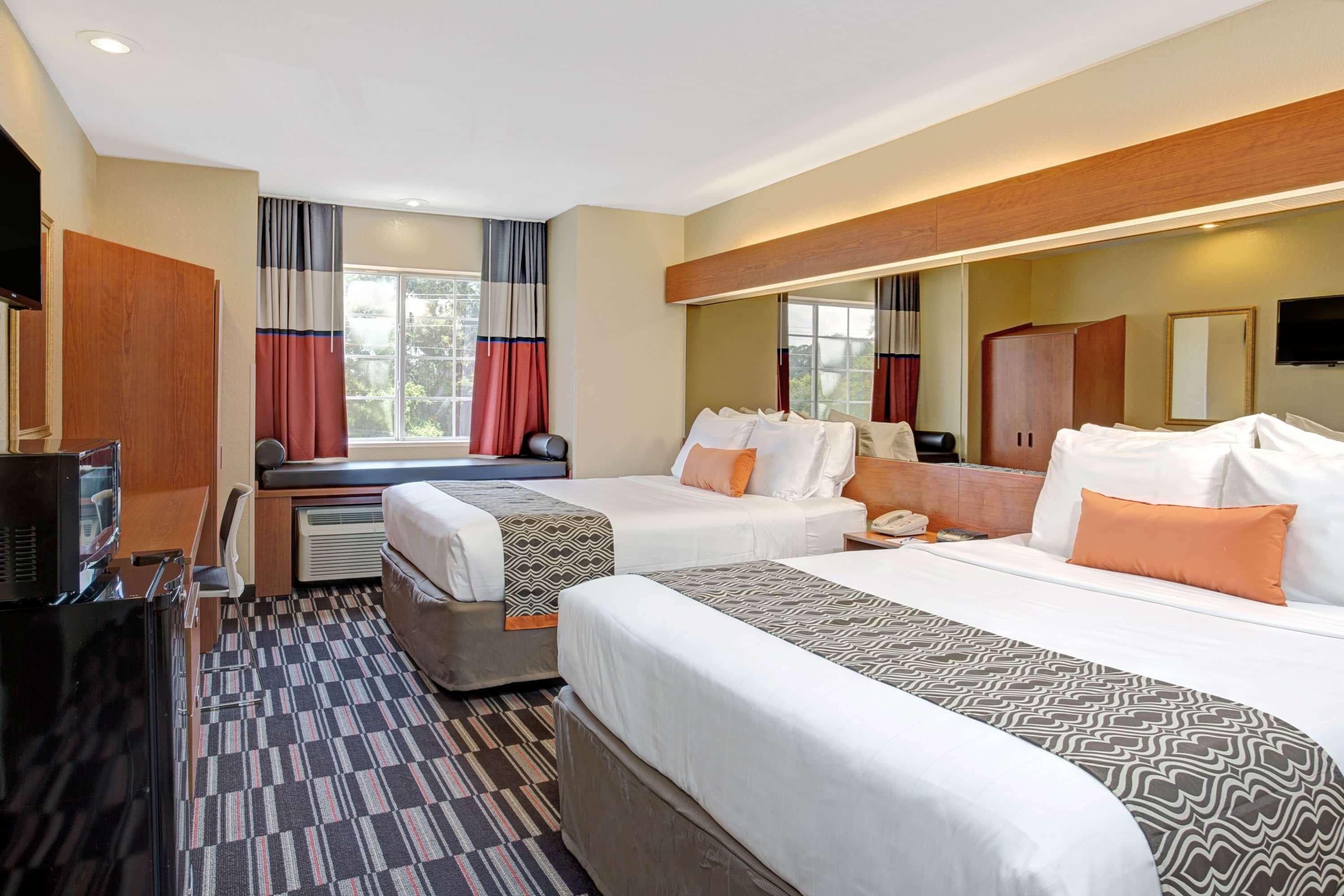 Microtel Inn & Suites By Wyndham Bushnell Exterior photo