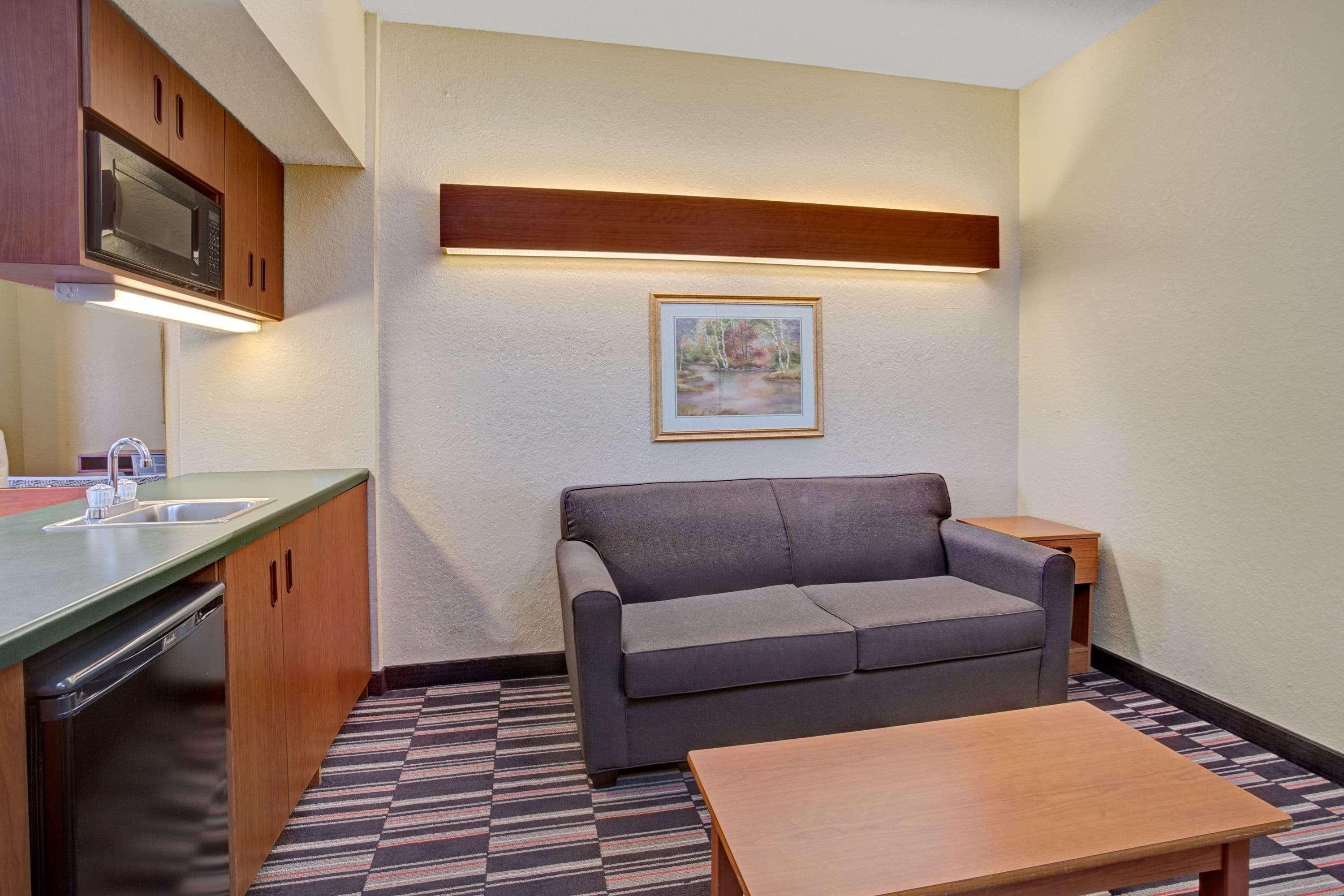 Microtel Inn & Suites By Wyndham Bushnell Exterior photo