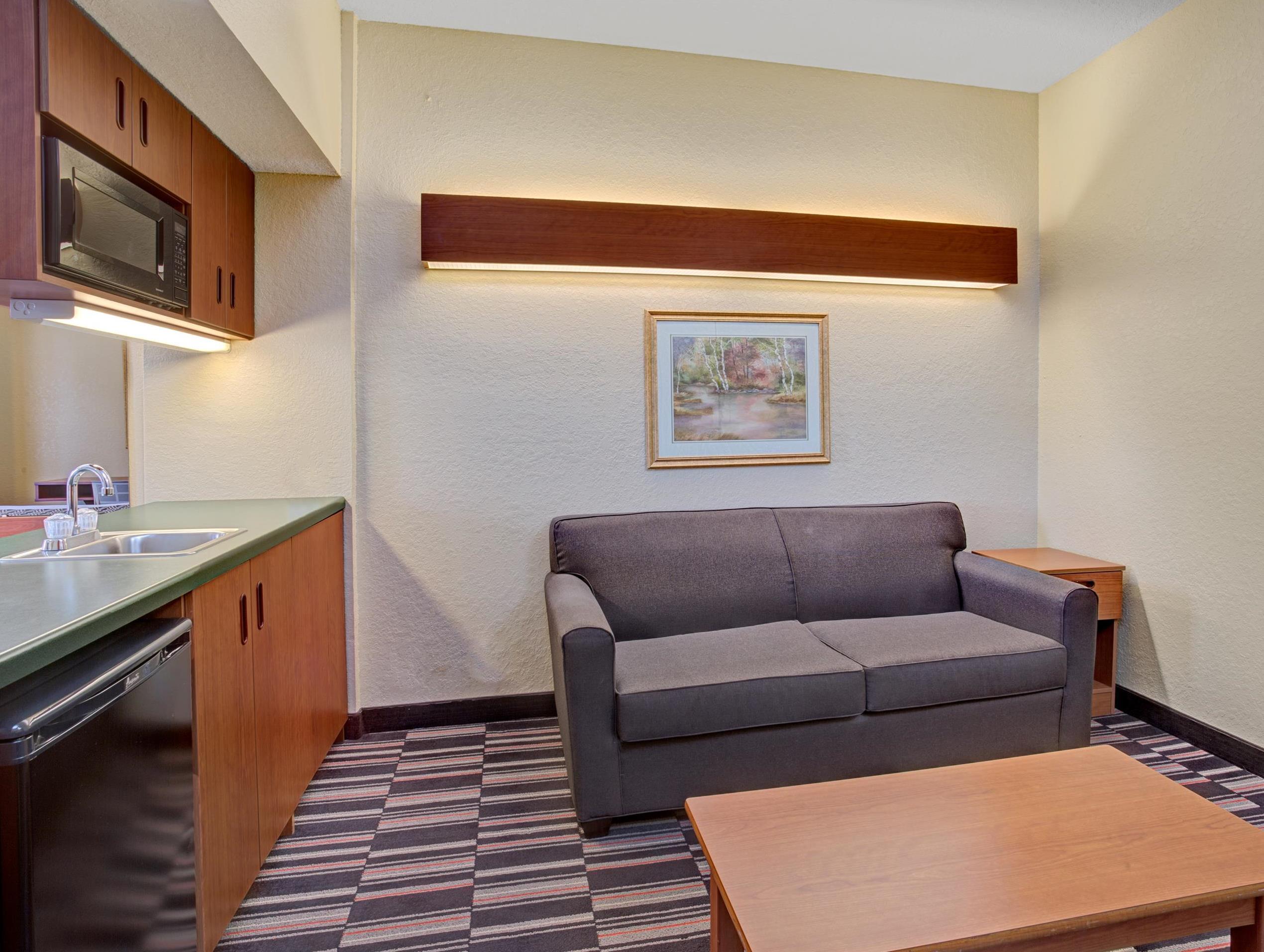 Microtel Inn & Suites By Wyndham Bushnell Exterior photo