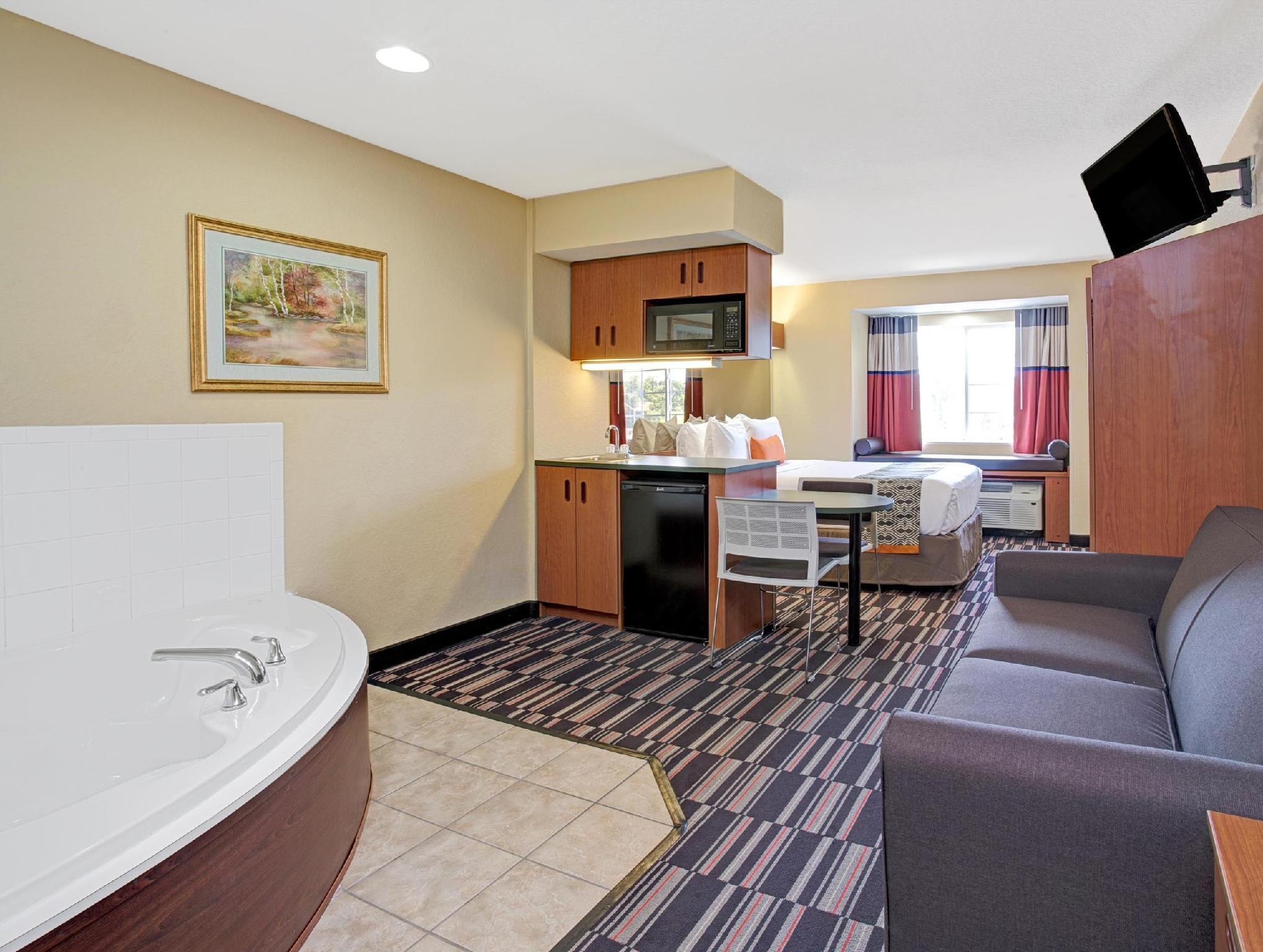 Microtel Inn & Suites By Wyndham Bushnell Exterior photo