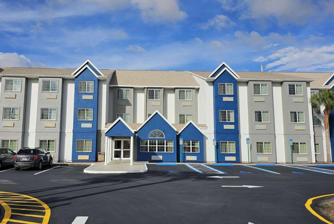 Microtel Inn & Suites By Wyndham Bushnell Exterior photo