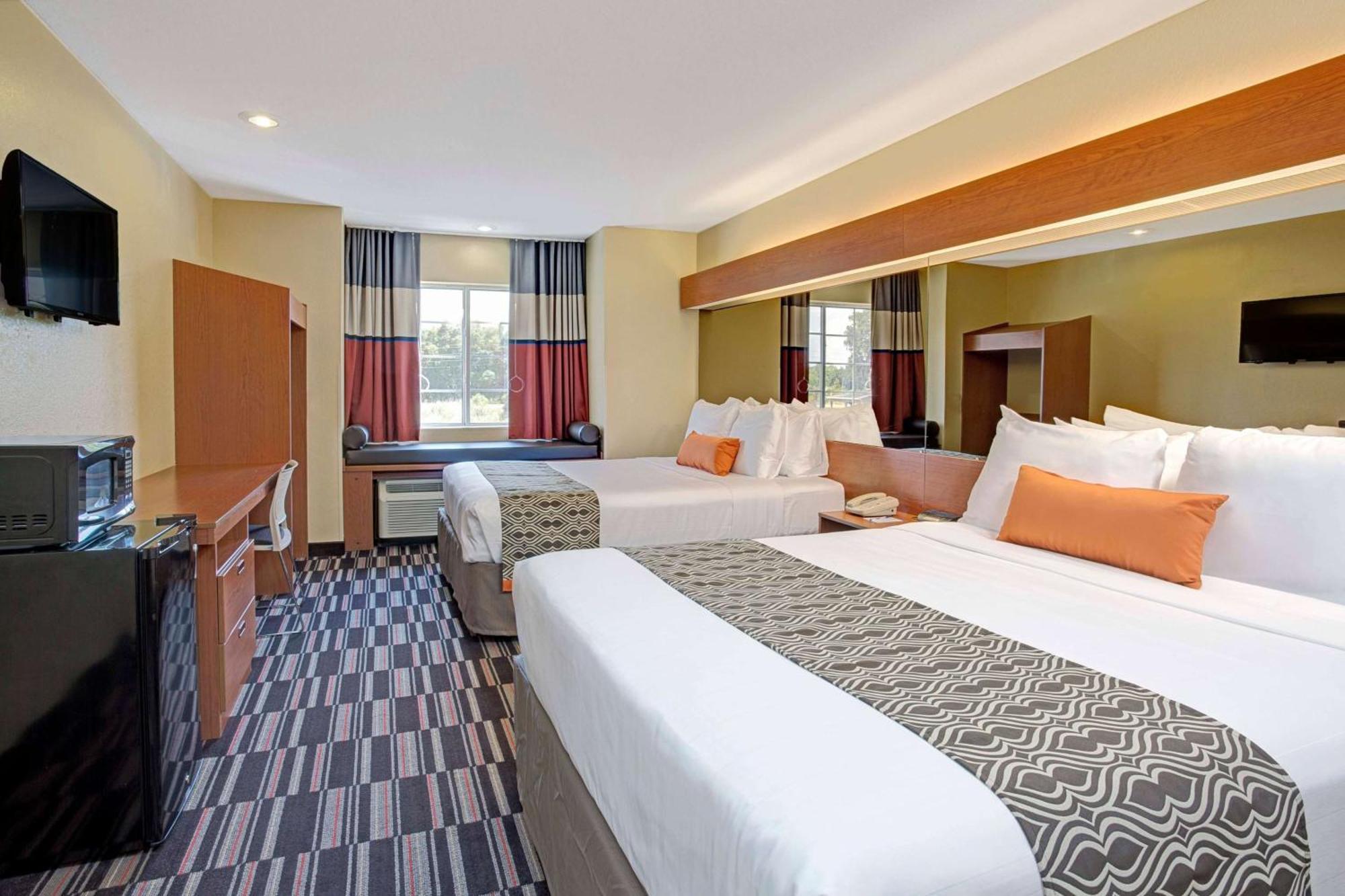 Microtel Inn & Suites By Wyndham Bushnell Exterior photo