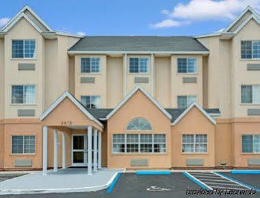 Microtel Inn & Suites By Wyndham Bushnell Exterior photo
