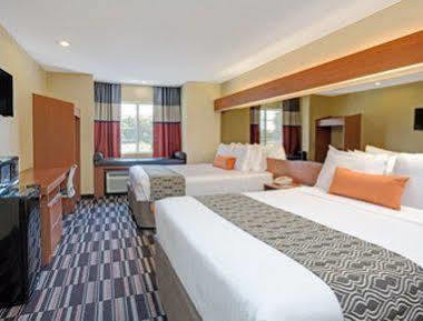 Microtel Inn & Suites By Wyndham Bushnell Exterior photo